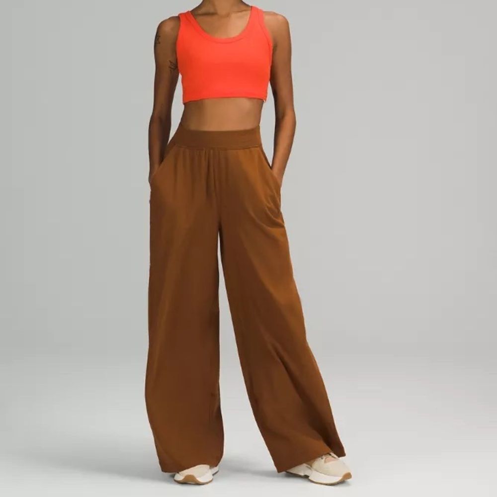 Lululemon athletica LA Wide Leg Super-High-Rise Pant Size 6 EUC